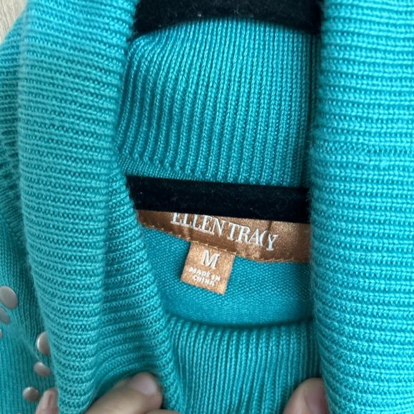 ELLEN TRACY Seafoam Green with Metal  Studs Turtleneck Size M Women’s Wool Blend - Picture 6 of 6